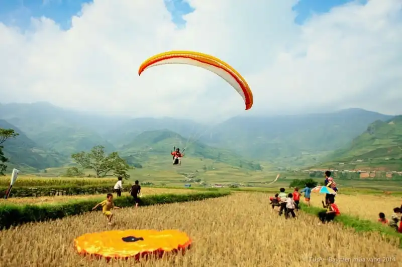 Nghẹt thở khoảnh khắc mùa vàng Mù Cang Chải qua trải nghiệm dù lượn 14 wanderlust-tips-nghet-tho-khoanh-khac-mua-vang-mua-cang-chai-qua-trai-nghiem-du-luon-9