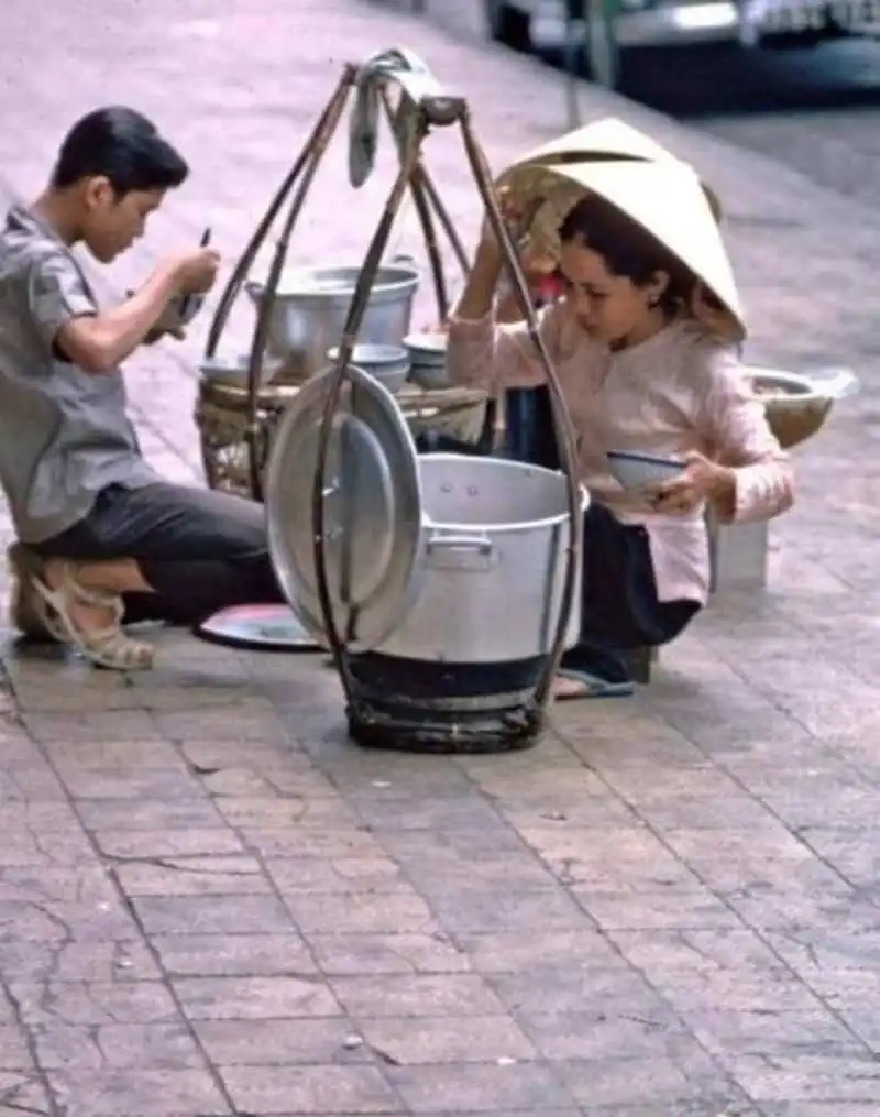 Nhìn lại ẩm thực đường phố Sài Gòn trước năm 1975 19 wanderlust-tips-nhin-lai-am-thuc-duong-pho-sai-gon-truoc-nam-1975-15