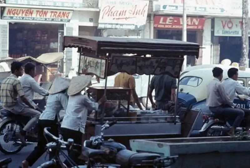 Nhìn lại ẩm thực đường phố Sài Gòn trước năm 1975 6 wanderlust-tips-nhin-lai-am-thuc-duong-pho-sai-gon-truoc-nam-1975-2