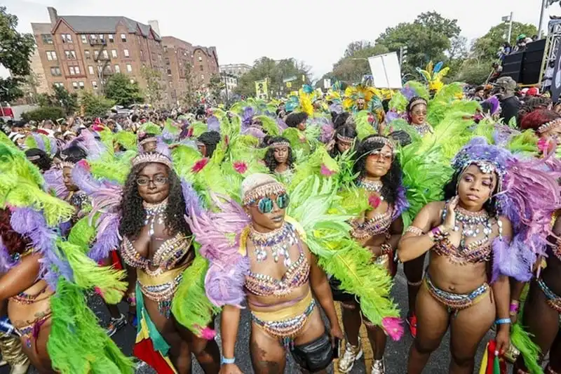 wanderlust-tips-nuoc-my-tung-bung-mung-ngay-le-lao-dong-3