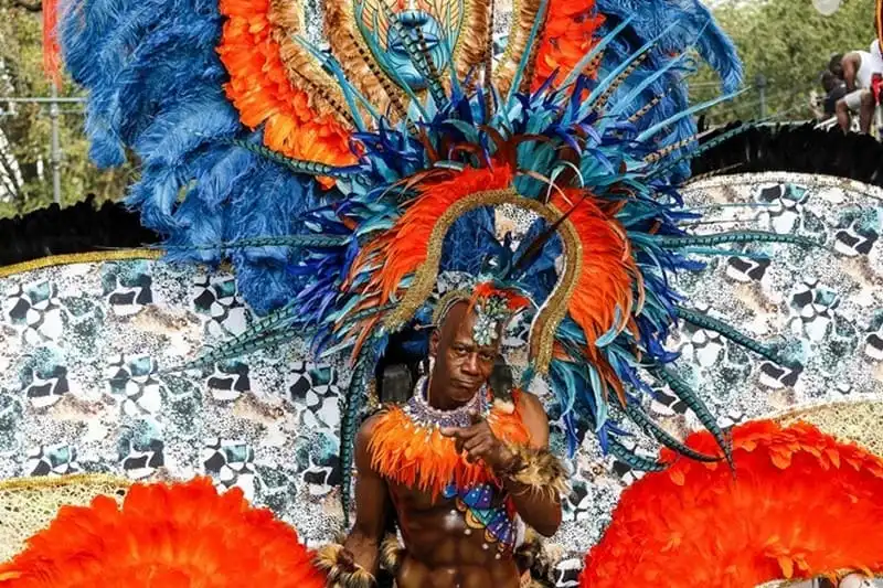 wanderlust-tips-nuoc-my-tung-bung-mung-ngay-le-lao-dong-4