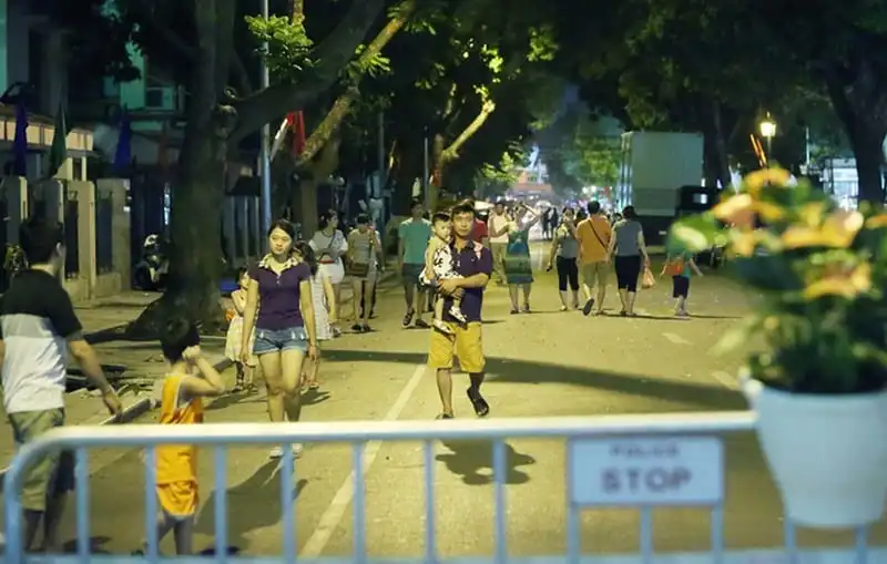 wanderlust-tips-pho-di-bo-ho-guom-tro-thanh-diem-den-moi-dip-cuoi-tuan-4