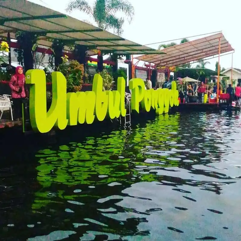 Tới Indonesia nhớ ghé điểm chụp ảnh dưới nước cực ảo Umbul Ponggok 27 wanderlust-tips-toi-indonesia-nho-ghe-umbul-ponggok-diem-chup-anh-duoi-nuoc-cuc-ao-1
