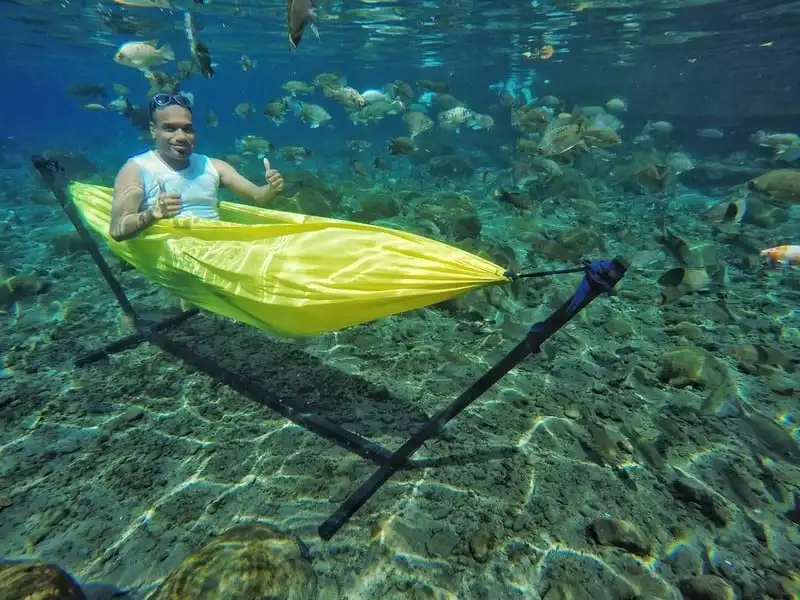 Tới Indonesia nhớ ghé điểm chụp ảnh dưới nước cực ảo Umbul Ponggok 17 wanderlust-tips-toi-indonesia-nho-ghe-umbul-ponggok-diem-chup-anh-duoi-nuoc-cuc-ao-12