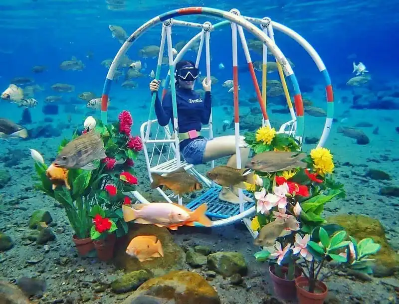 Tới Indonesia nhớ ghé điểm chụp ảnh dưới nước cực ảo Umbul Ponggok 22 wanderlust-tips-toi-indonesia-nho-ghe-umbul-ponggok-diem-chup-anh-duoi-nuoc-cuc-ao-19