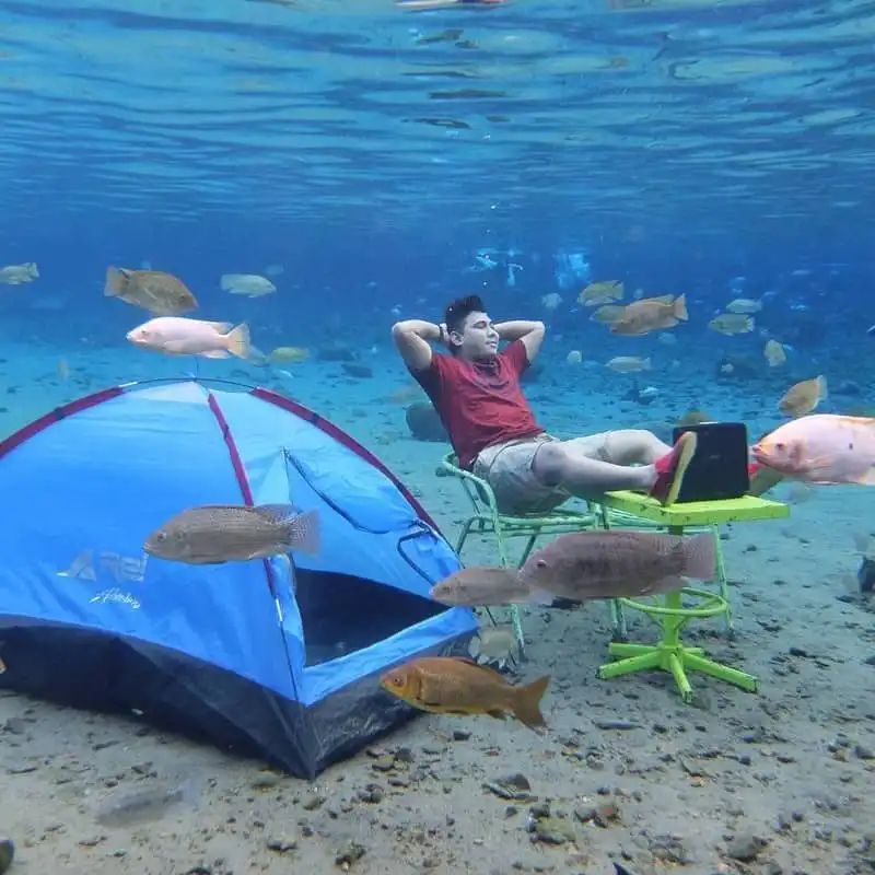 Tới Indonesia nhớ ghé điểm chụp ảnh dưới nước cực ảo Umbul Ponggok 5 wanderlust-tips-toi-indonesia-nho-ghe-umbul-ponggok-diem-chup-anh-duoi-nuoc-cuc-ao-6