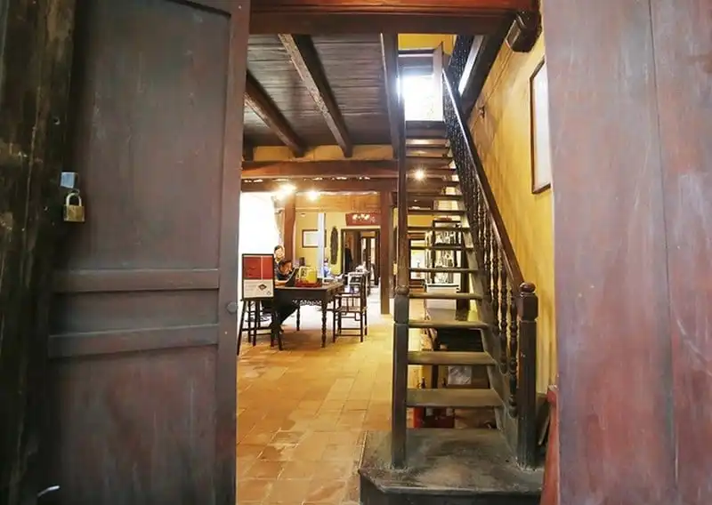 wanderlust-tips-tong-thong-phap-se-ghe-tham-nha-co-tram-tuoi-o-ha-noi-2