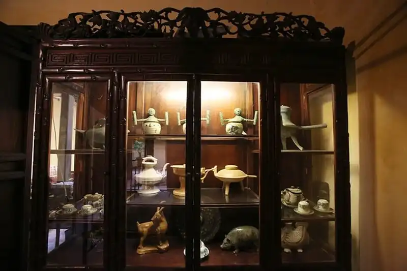 wanderlust-tips-tong-thong-phap-se-ghe-tham-nha-co-tram-tuoi-o-ha-noi-6