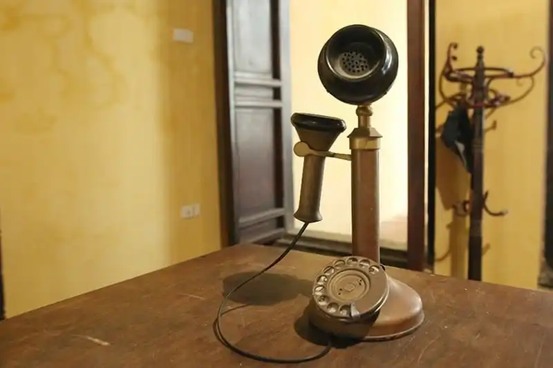 wanderlust-tips-tong-thong-phap-se-ghe-tham-nha-co-tram-tuoi-o-ha-noi-8