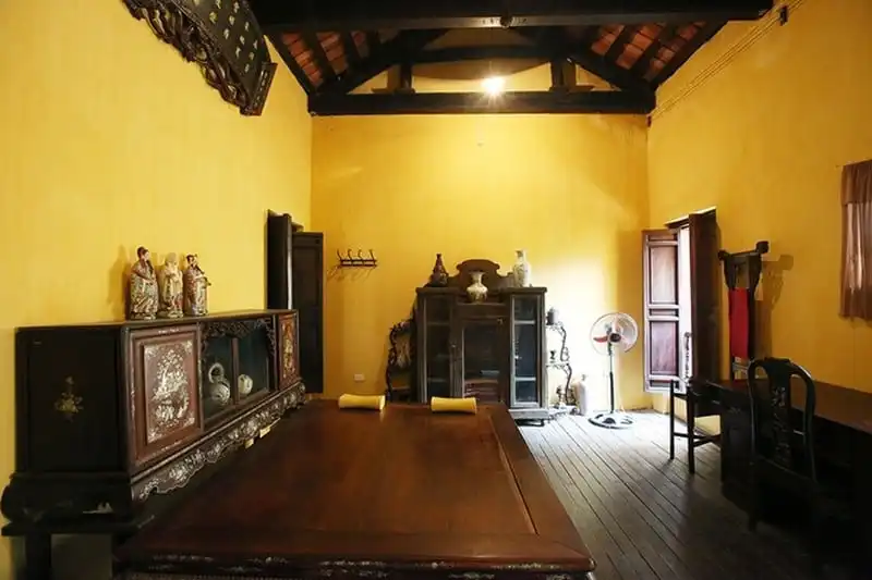 wanderlust-tips-tong-thong-phap-se-ghe-tham-nha-co-tram-tuoi-o-ha-noi-9