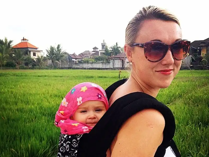 wanderlust-tips-tranh-thu-ky-nghi-thai-san-me-dua-con-gai-moi-sinh-cung-di-du-lich-khap-noi-13