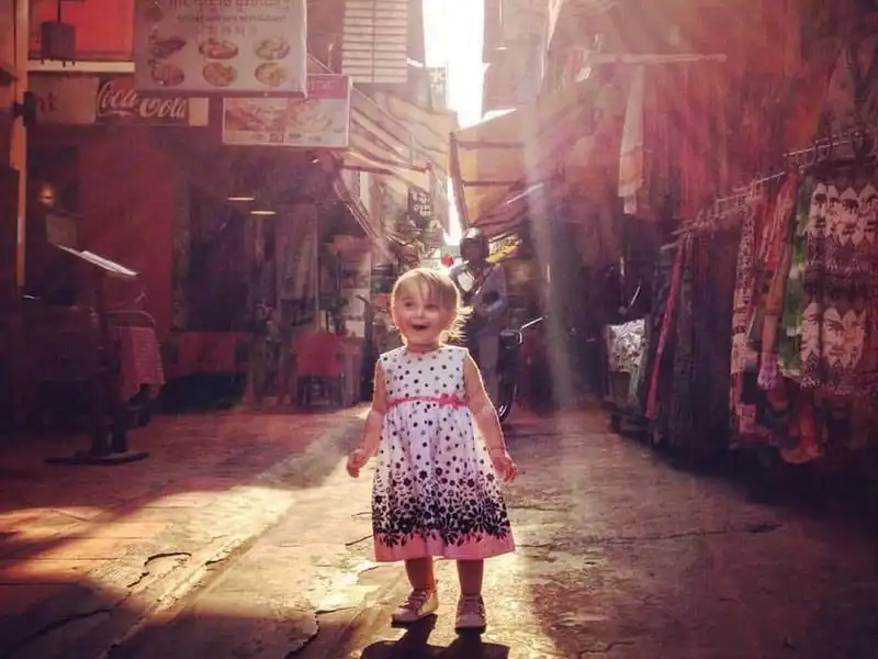 wanderlust-tips-tranh-thu-ky-nghi-thai-san-me-dua-con-gai-moi-sinh-cung-di-du-lich-khap-noi-16