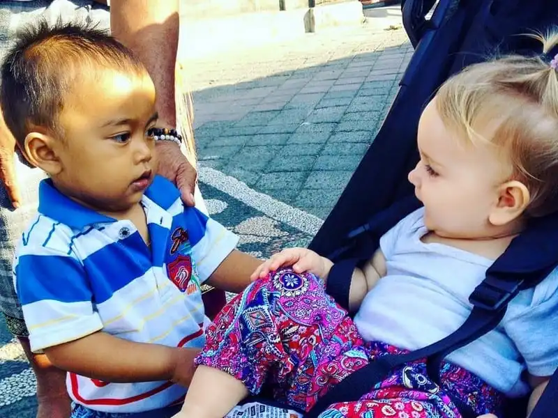 wanderlust-tips-tranh-thu-ky-nghi-thai-san-me-dua-con-gai-moi-sinh-cung-di-du-lich-khap-noi-5