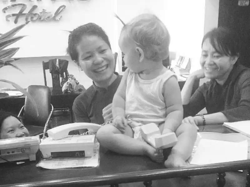 wanderlust-tips-tranh-thu-ky-nghi-thai-san-me-dua-con-gai-moi-sinh-cung-di-du-lich-khap-noi-6