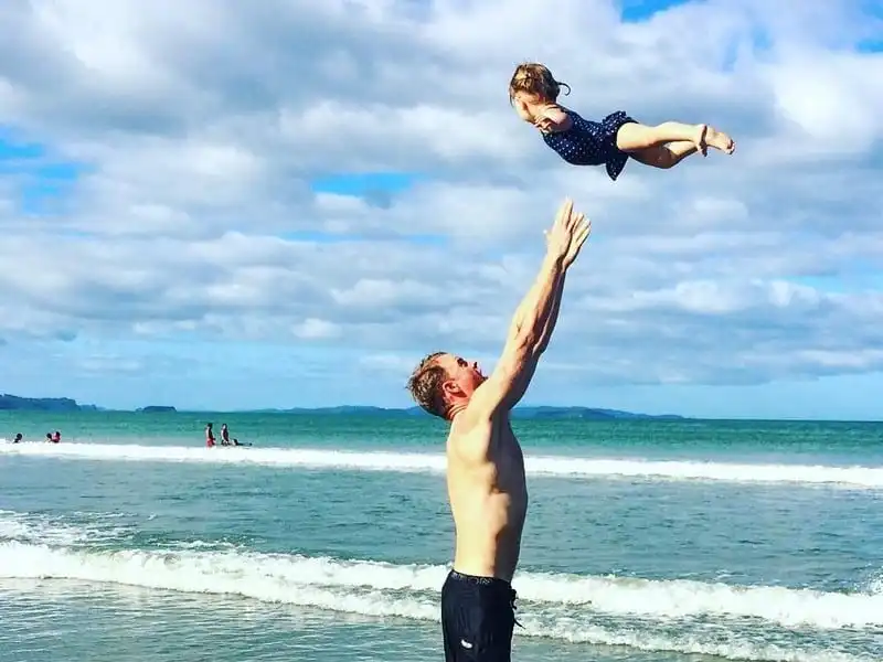 wanderlust-tips-tranh-thu-ky-nghi-thai-san-me-dua-con-gai-moi-sinh-cung-di-du-lich-khap-noi-9