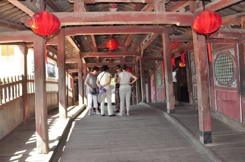 wanderlust-tips-tren-20-du-khach-khong-duoc-qua-chua-cau-mot-luot-2