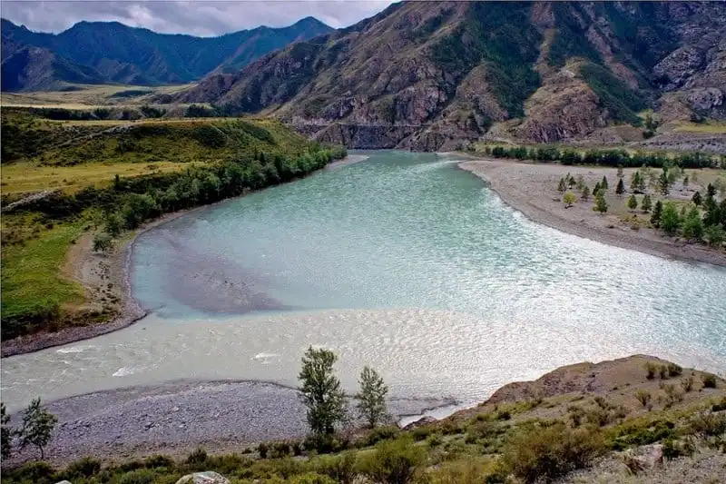Vẻ đẹp kinh ngạc của điểm hợp lưu các con sông 15 wanderlust-tips-ve-dep-kinh-ngac-cua-diem-hop-luu-cac-con-songi-11