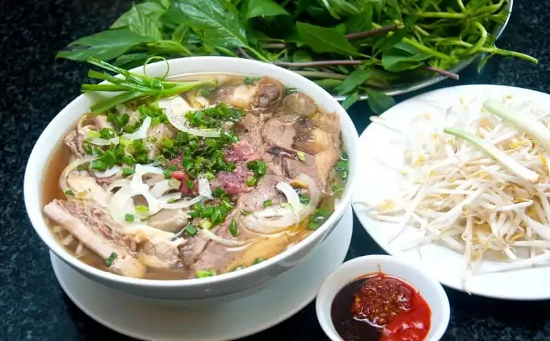 wanderlust_tips_10-mon-an-Viet-Nam-CNN-goi-y-cho-du-khach- (5)