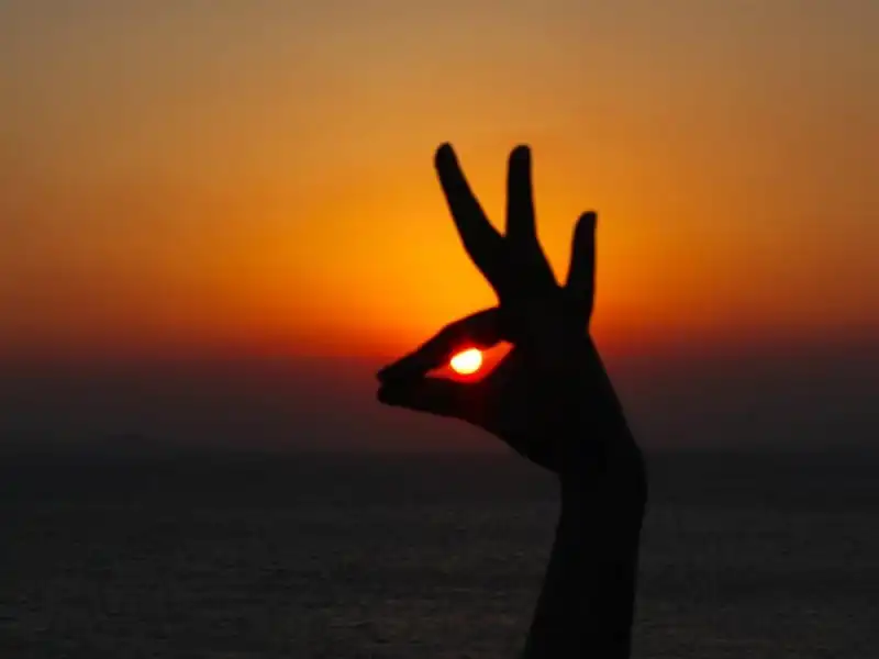 wanderlust_tips_10_cu_chi_khien_ban_bi_hieu_nham_khi_di_du_lich_1