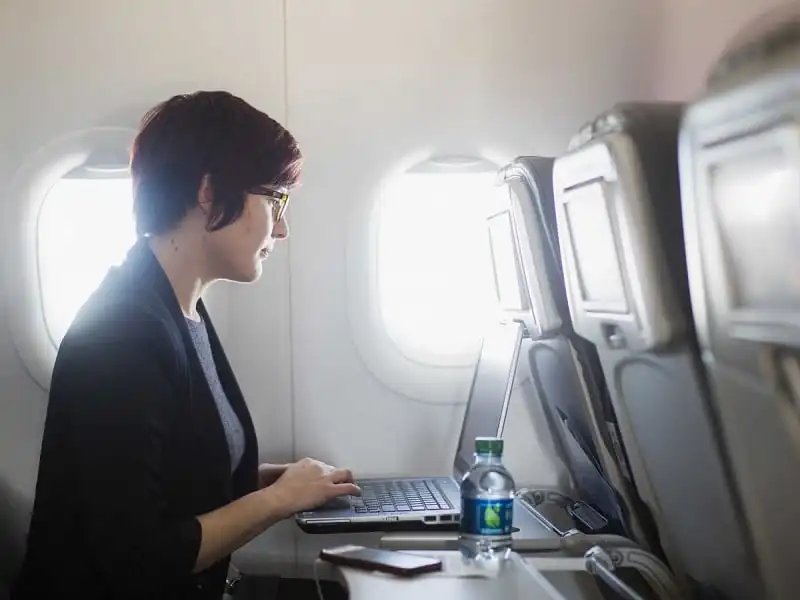 wanderlust_tips_13_bi_quyet_tranh_bi_om_khi_di_may_bay_3