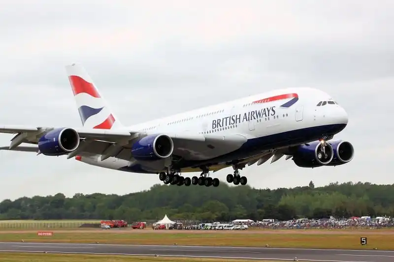 wanderlust_tips_15_chiec_may_bay_an_tuong_nhat_the_gioi_6