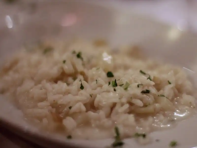 Risotto là một món ăn từ miền Bắc Italy có thành phần chính là gạo được nấu chín. Nước dùng có thể là thịt, cá hoặc rau. 
