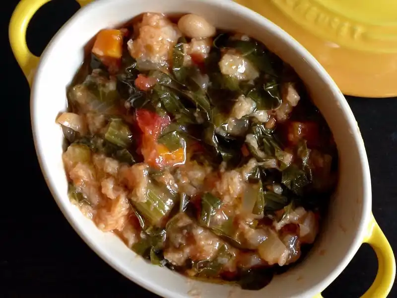 Ribollita là một món ăn quan trọng trong nền văn hóa của vùng Tuscany, được làm từ bánh mỳ và rau củ. Trong tiếng Ý, từ ribollita có nghĩa là nấu lại. Đây là món ăn dành cho người nghèo; được phát minh bởi tầng lớp đầy tớ, những người tập hợp những gì chủ ăn chưa xong như bánh mì và rau củ rồi nấu lại cho buổi tối của mình.