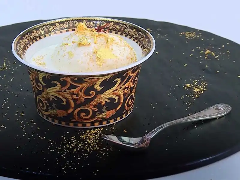 5 món ăn đắt đỏ chỉ có tại Dubai 8 Sweet Perversion - Most Expensive Ice Cream in Dubai Made from Truffles, Saffron and Gold