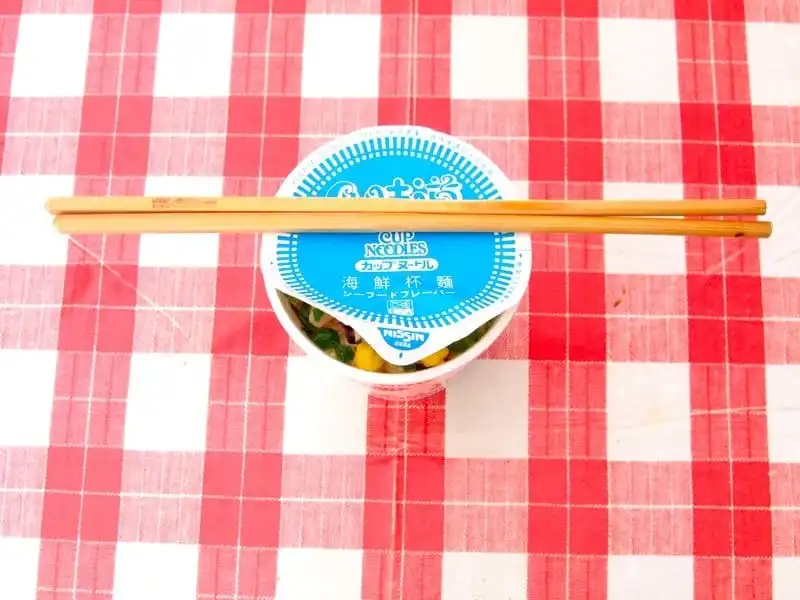 wanderlust_tips_7_loai_thuc_pham_khong_nen_an_tren_may_bay_2