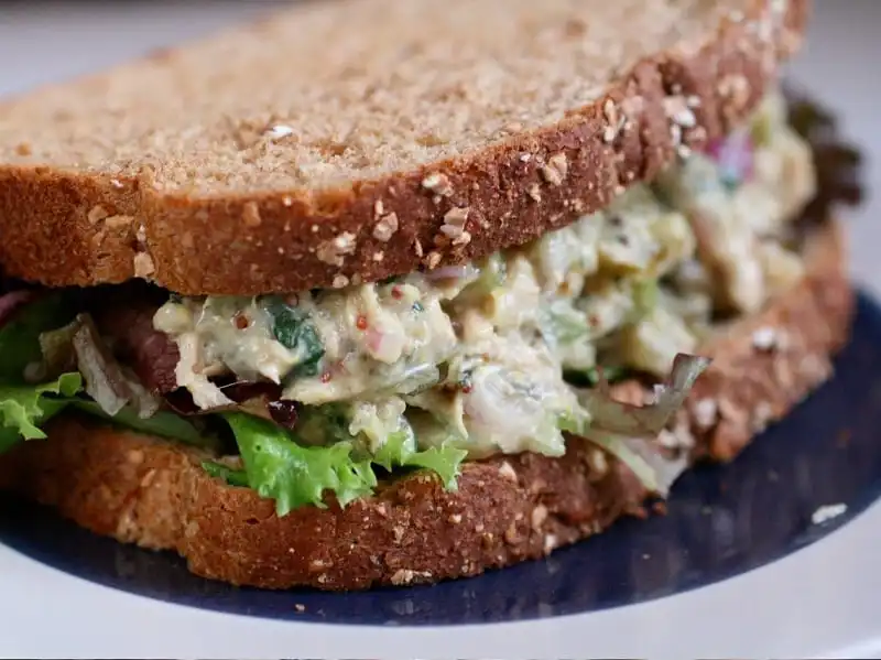 wanderlust_tips_7_loai_thuc_pham_khong_nen_an_tren_may_bay_5