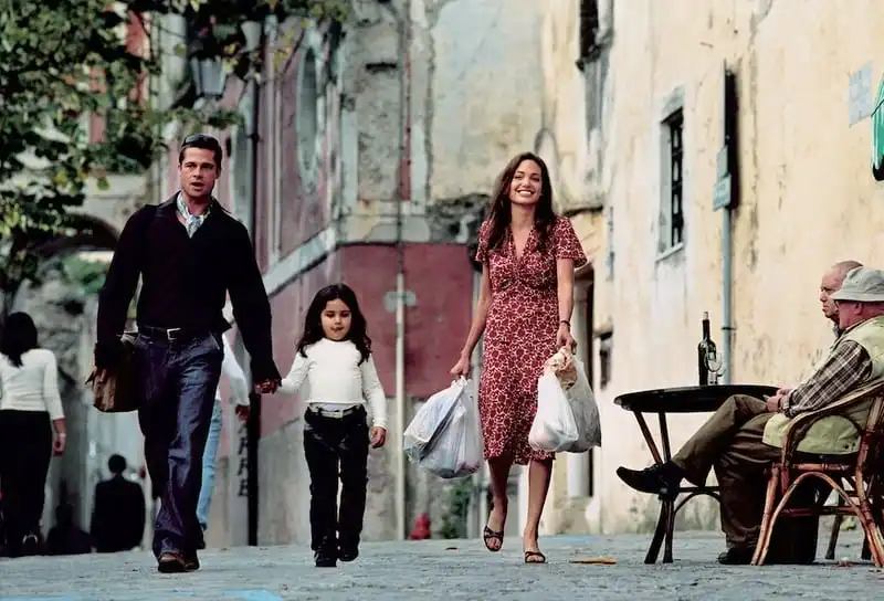 wanderlust_tips_Angelina-jolli-brad-pitt-nhin-lai-nhung-chuyen-di-cua-cap-doi-huyen-thoai-1