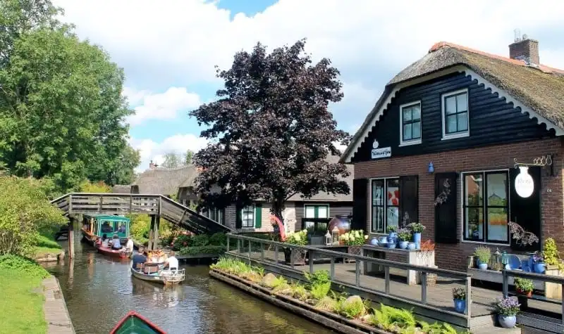 Giethoorn - Ngôi làng không lối đi 5 wanderlust_tips_Giethoorn_ngoi_lang_khong_loi_di_1