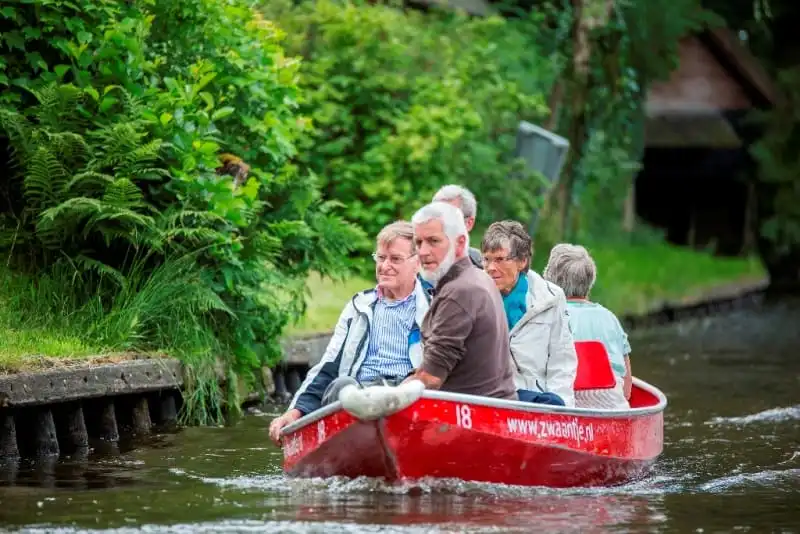 Giethoorn - Ngôi làng không lối đi 6 wanderlust_tips_Giethoorn_ngoi_lang_khong_loi_di_2