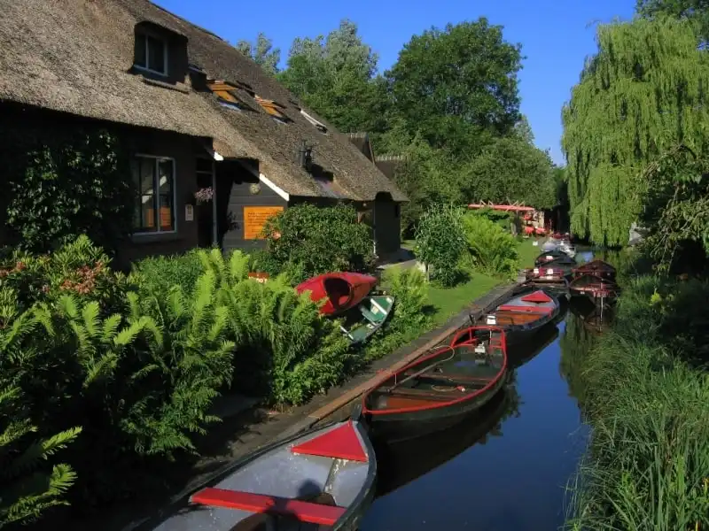 Giethoorn - Ngôi làng không lối đi 8 wanderlust_tips_Giethoorn_ngoi_lang_khong_loi_di_4