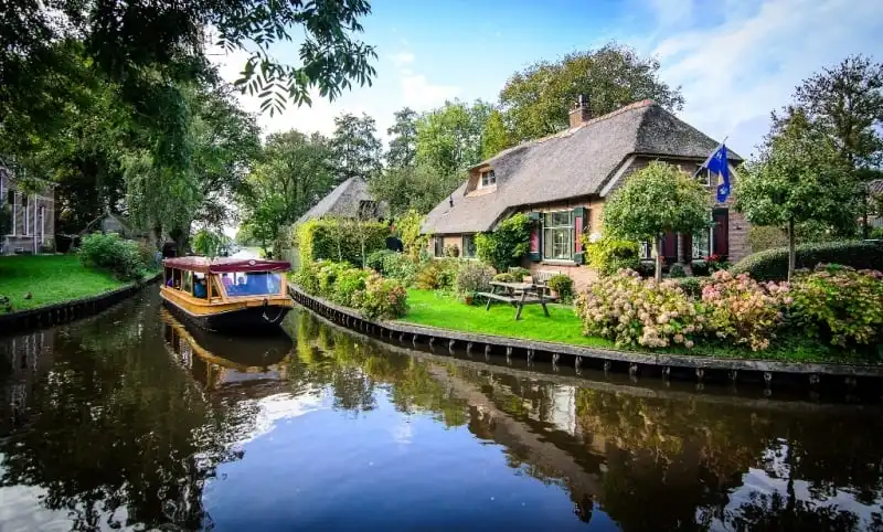 Giethoorn - Ngôi làng không lối đi 9 wanderlust_tips_Giethoorn_ngoi_lang_khong_loi_di_5