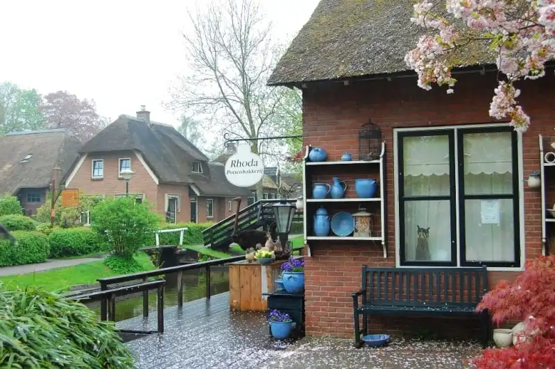Giethoorn - Ngôi làng không lối đi 10 wanderlust_tips_Giethoorn_ngoi_lang_khong_loi_di_6