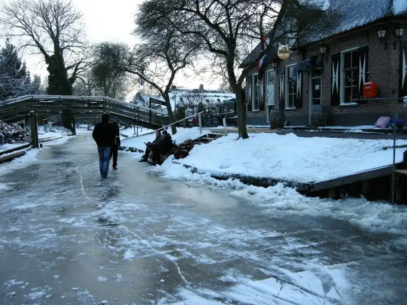 Giethoorn - Ngôi làng không lối đi 11 wanderlust_tips_Giethoorn_ngoi_lang_khong_loi_di_7