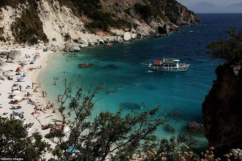 wanderlust_tips_He-lo-nhung-vung-nuoc-trong-nhat-hanh-tinh-21