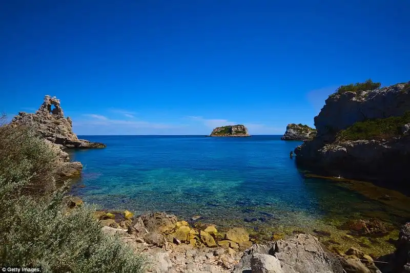 wanderlust_tips_He-lo-nhung-vung-nuoc-trong-nhat-hanh-tinh-23