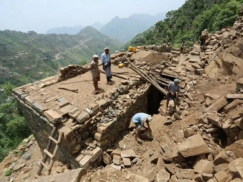 wanderlust_tips_Nhung-ngoi-lang-biet-lap-tren-dinh-nui-mien-Tay-Yemen-14