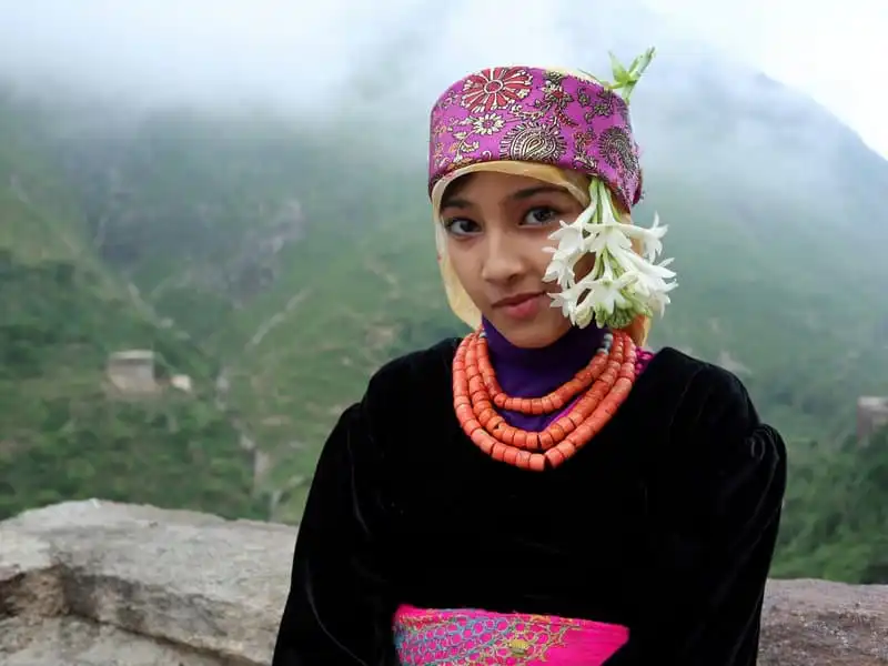 wanderlust_tips_Nhung-ngoi-lang-biet-lap-tren-dinh-nui-mien-Tay-Yemen-16