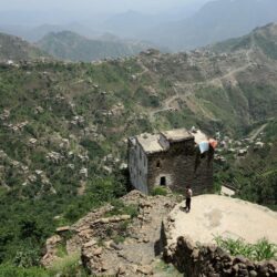 wanderlust tips Nhung ngoi lang biet lap tren dinh nui mien Tay Yemen 2