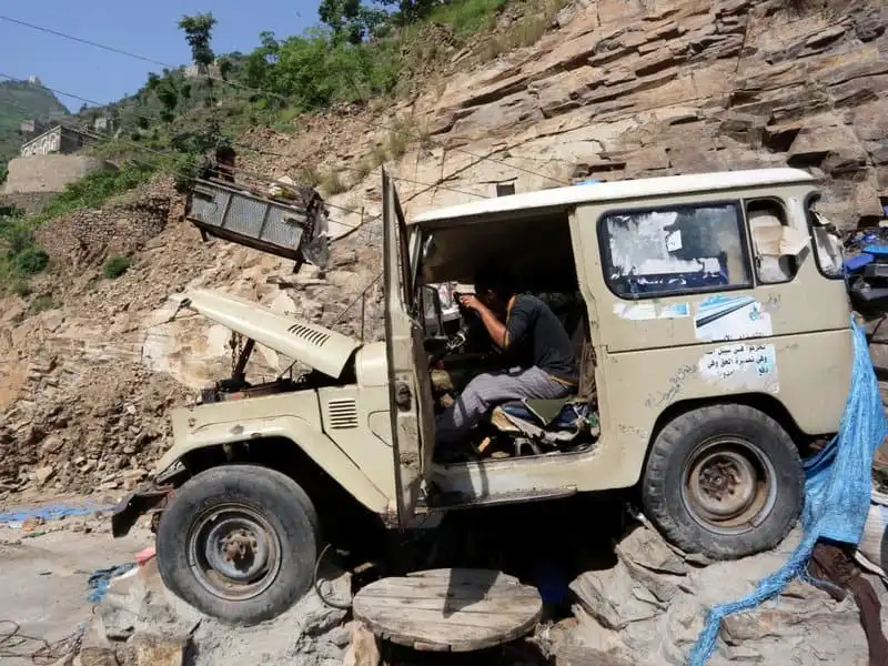 wanderlust_tips_Nhung-ngoi-lang-biet-lap-tren-dinh-nui-mien-Tay-Yemen-6