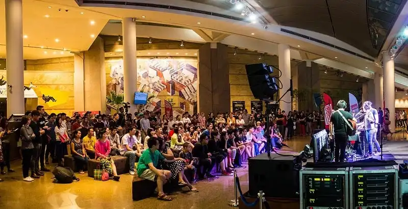 wanderlust_tips_Soi-dong-Singapore-thang-9-2