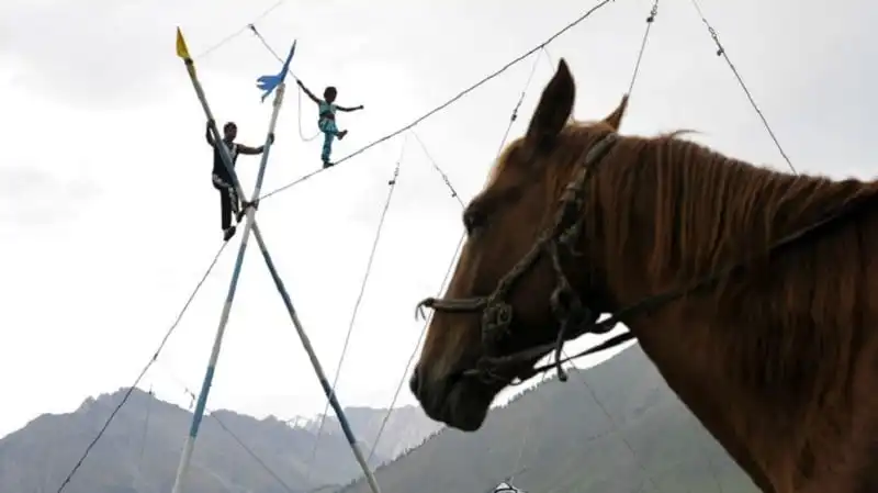 wanderlust_tips_World-Nomad-Games-va-nhung-hinh-anh-dang-kinh-ngac-00