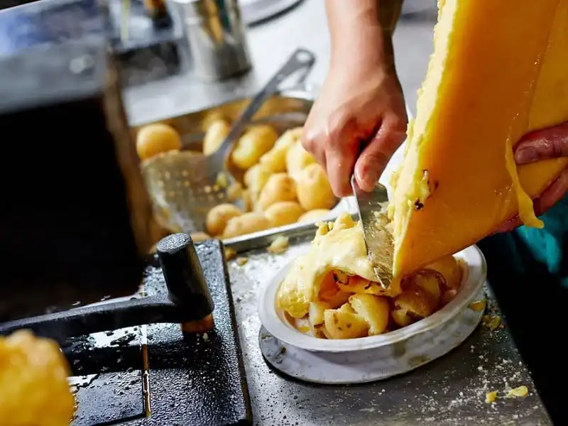 wanderlust_tips_an_gi_khi_den_8_quoc_gia_6