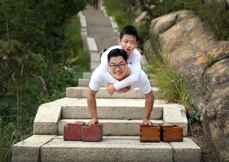 wanderlust_tips_cau-be-cut-chan-chinh-phuc-ngon-nui-900m-bang-tay-1