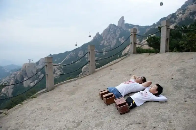 wanderlust_tips_cau-be-cut-chan-chinh-phuc-ngon-nui-900m-bang-tay-4