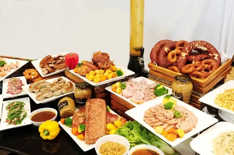 wanderlust_tips_huong-vi-nuoc-Duc-tai-Windsor-Plaza-1