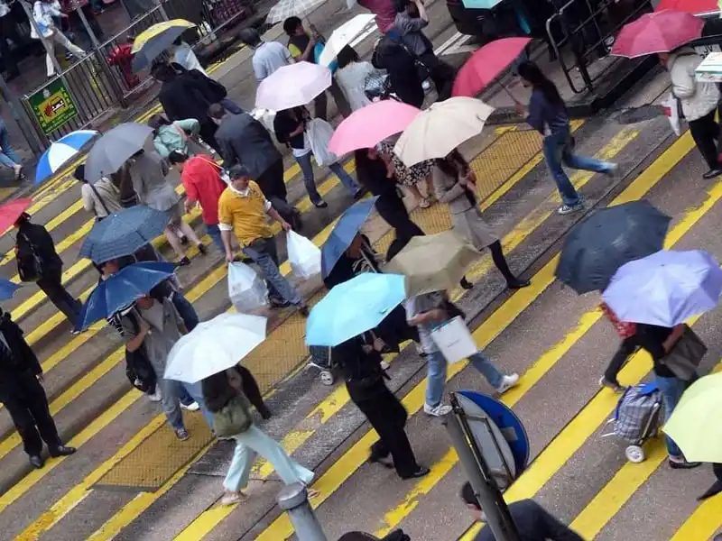 Ăn mặc như người bản địa khi đi du lịch 6 wanderlust_tips_mac_gi_khi_di_du_lich_2